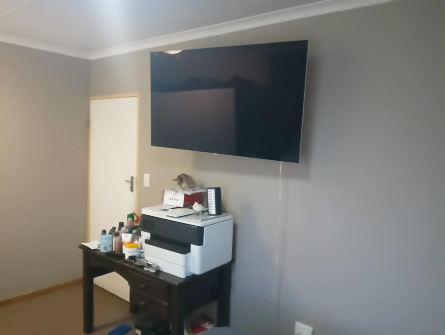 3 Bedroom Property for Sale in Windmill Park Gauteng