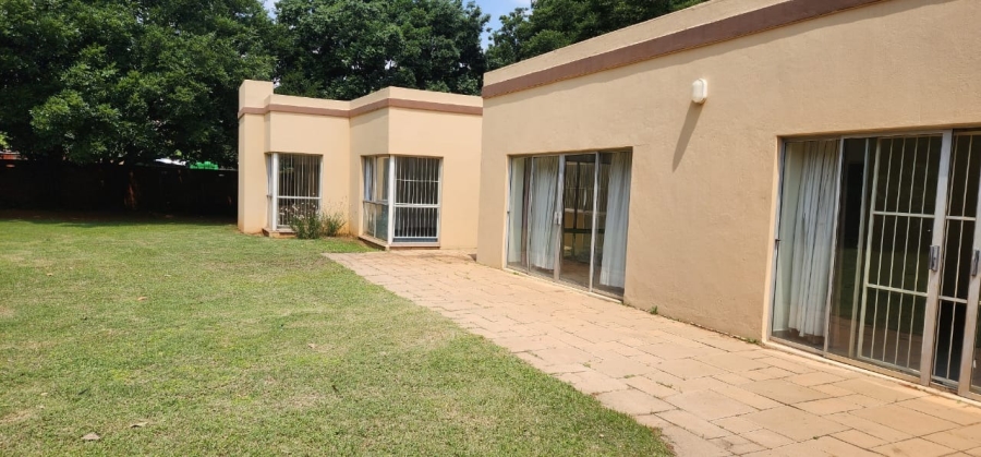 5 Bedroom Property for Sale in Larrendale Gauteng
