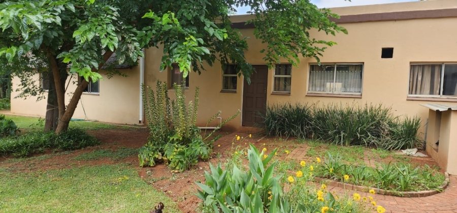 5 Bedroom Property for Sale in Larrendale Gauteng