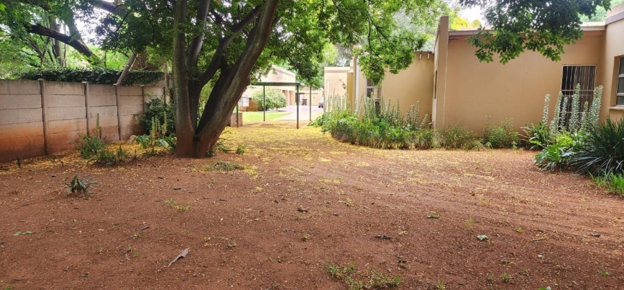 5 Bedroom Property for Sale in Larrendale Gauteng