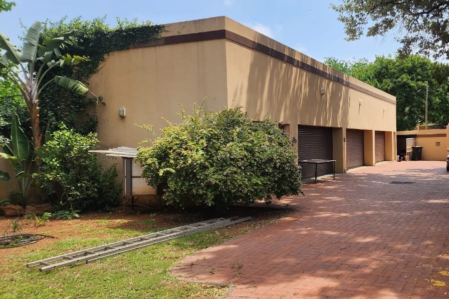 5 Bedroom Property for Sale in Larrendale Gauteng