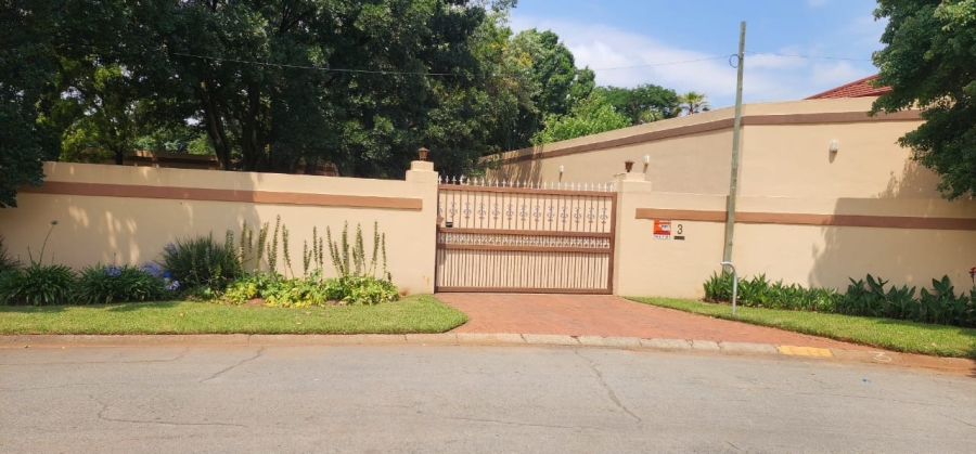 5 Bedroom Property for Sale in Larrendale Gauteng