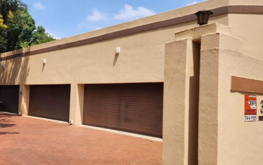 5 Bedroom Property for Sale in Larrendale Gauteng