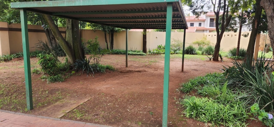 5 Bedroom Property for Sale in Larrendale Gauteng