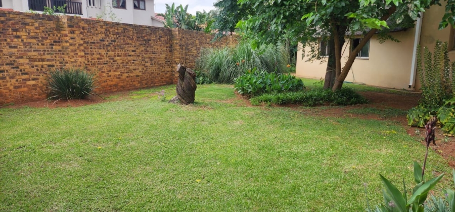 5 Bedroom Property for Sale in Larrendale Gauteng