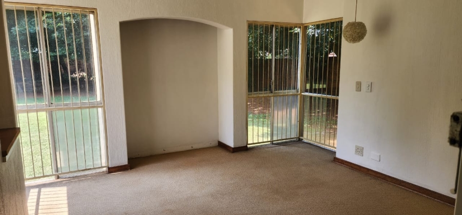 5 Bedroom Property for Sale in Larrendale Gauteng