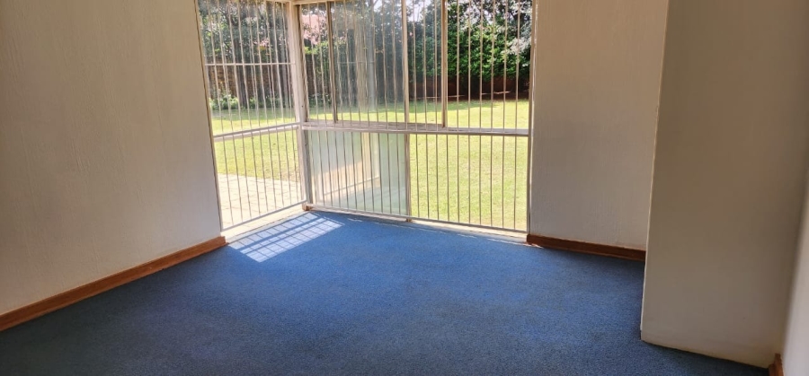 5 Bedroom Property for Sale in Larrendale Gauteng