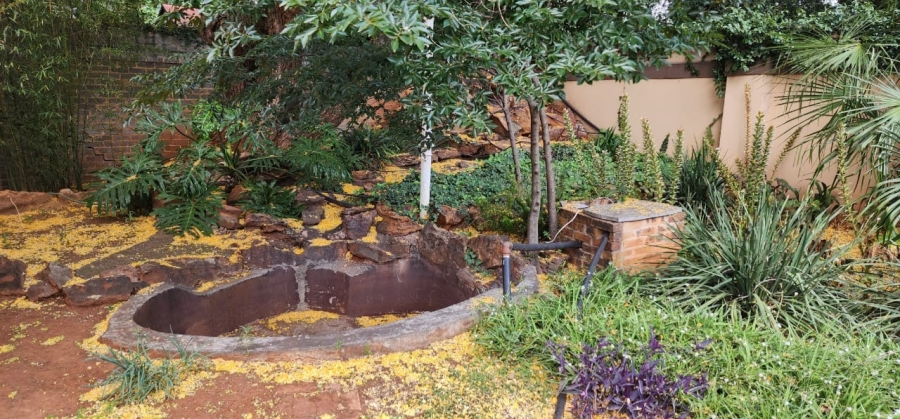 5 Bedroom Property for Sale in Larrendale Gauteng
