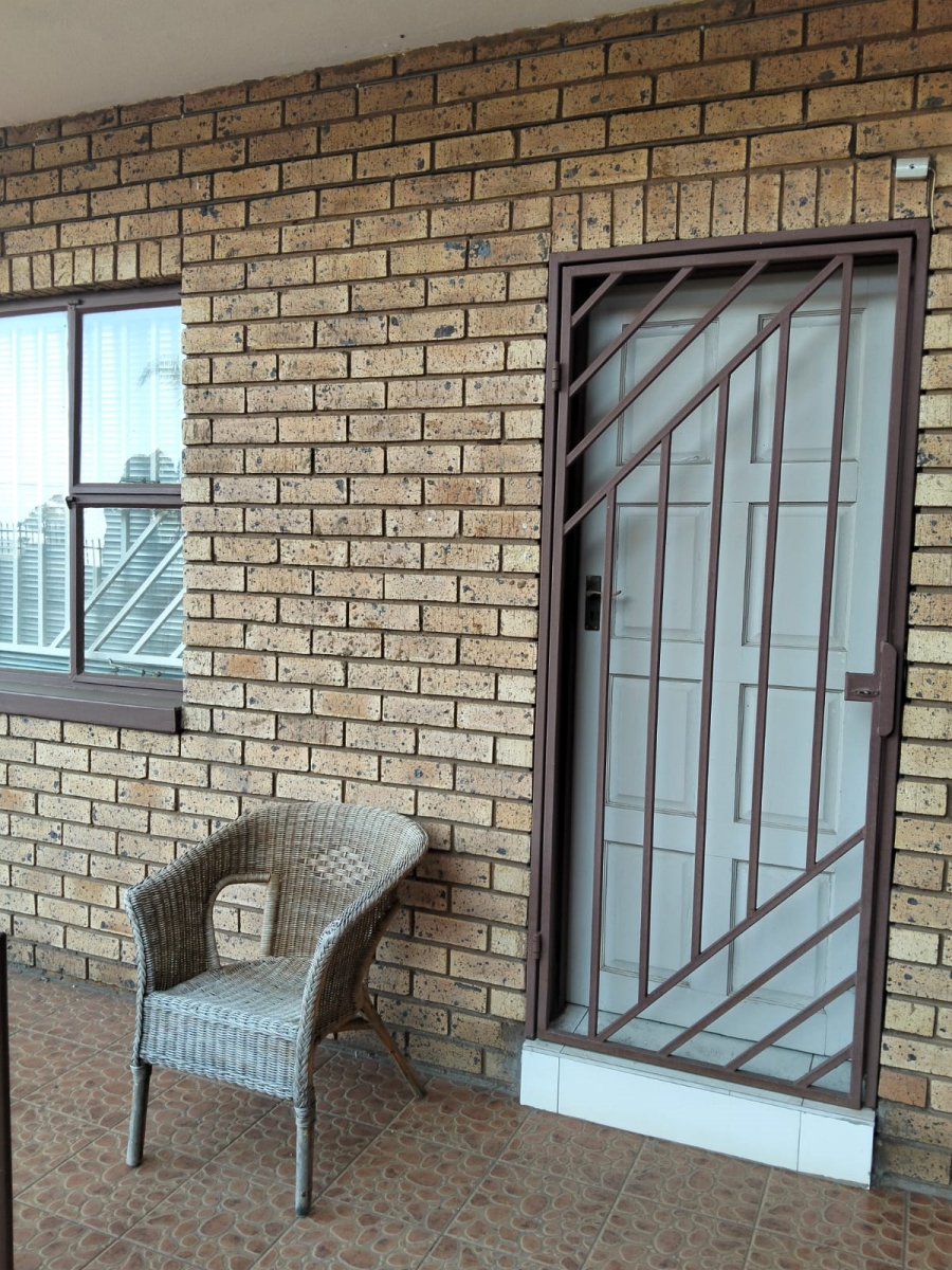 To Let Commercial Property for Rent in Laudium Gauteng