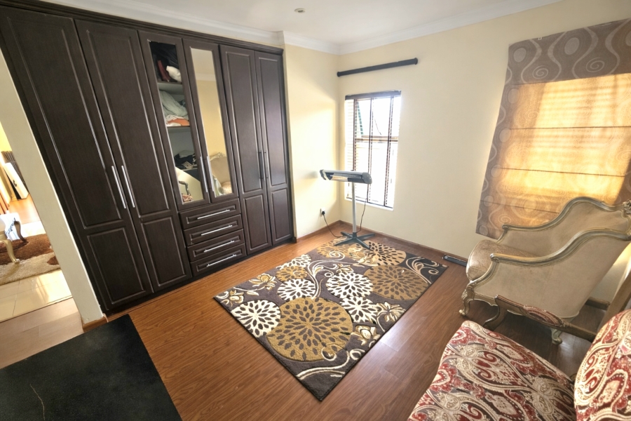 5 Bedroom Property for Sale in Blue Valley Golf Estate Gauteng