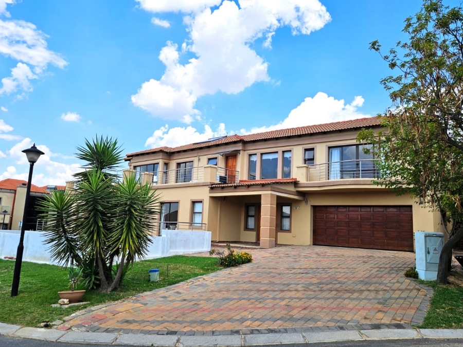 5 Bedroom Property for Sale in Blue Valley Golf Estate Gauteng