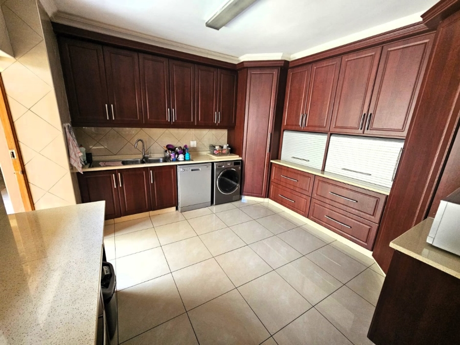 5 Bedroom Property for Sale in Blue Valley Golf Estate Gauteng