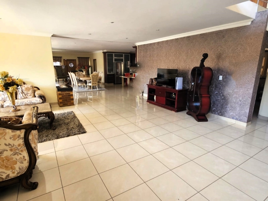 5 Bedroom Property for Sale in Blue Valley Golf Estate Gauteng