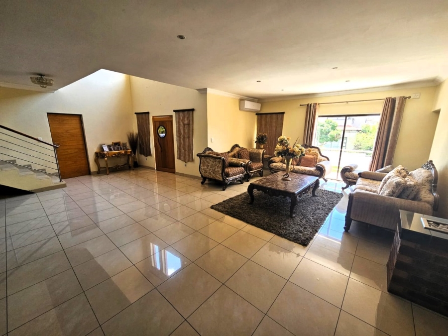 5 Bedroom Property for Sale in Blue Valley Golf Estate Gauteng