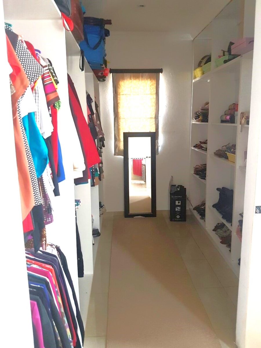 5 Bedroom Property for Sale in Blue Valley Golf Estate Gauteng