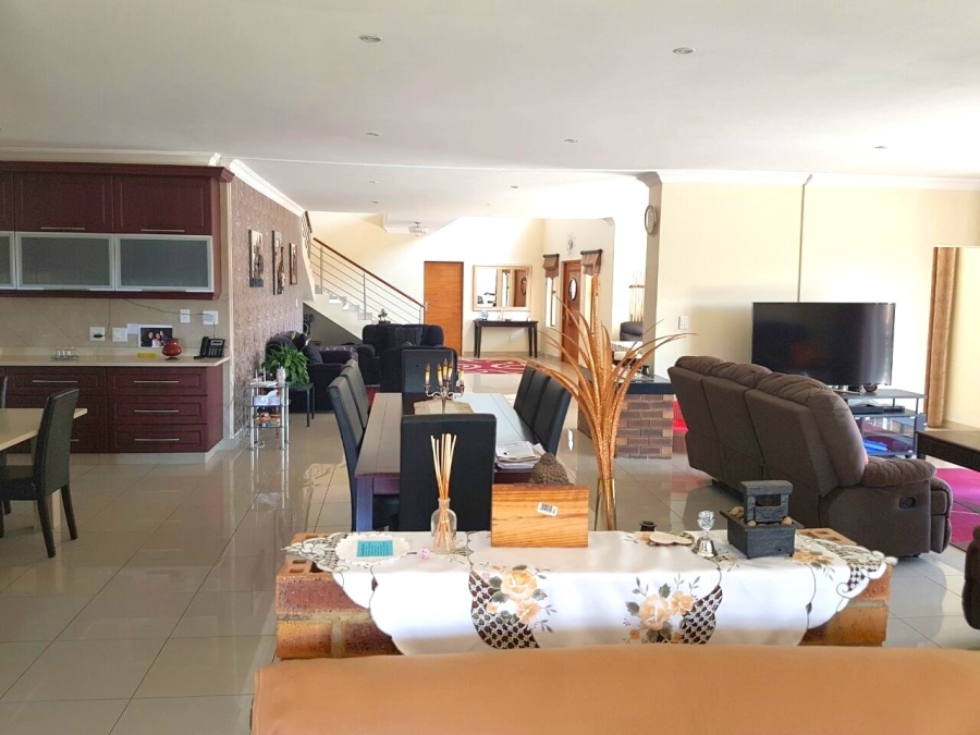 5 Bedroom Property for Sale in Blue Valley Golf Estate Gauteng