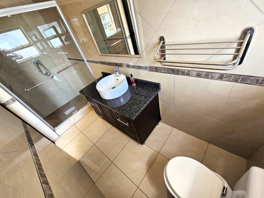 5 Bedroom Property for Sale in Blue Valley Golf Estate Gauteng