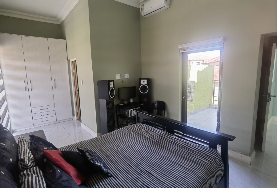 6 Bedroom Property for Sale in Blue Valley Golf Estate Gauteng