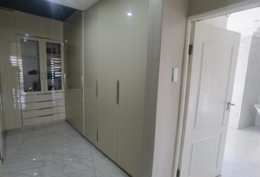 6 Bedroom Property for Sale in Blue Valley Golf Estate Gauteng