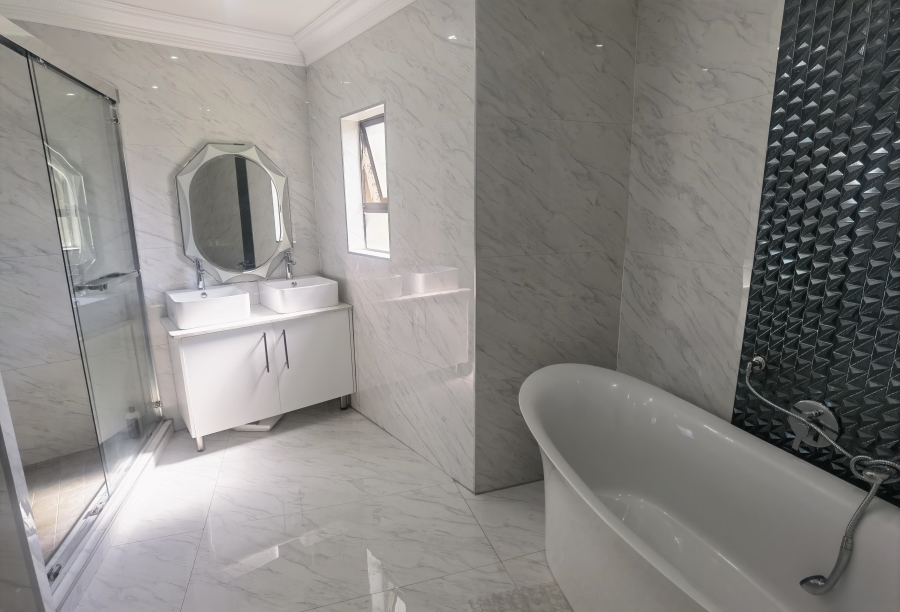 6 Bedroom Property for Sale in Blue Valley Golf Estate Gauteng