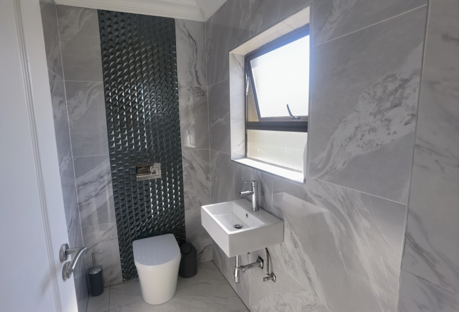 6 Bedroom Property for Sale in Blue Valley Golf Estate Gauteng