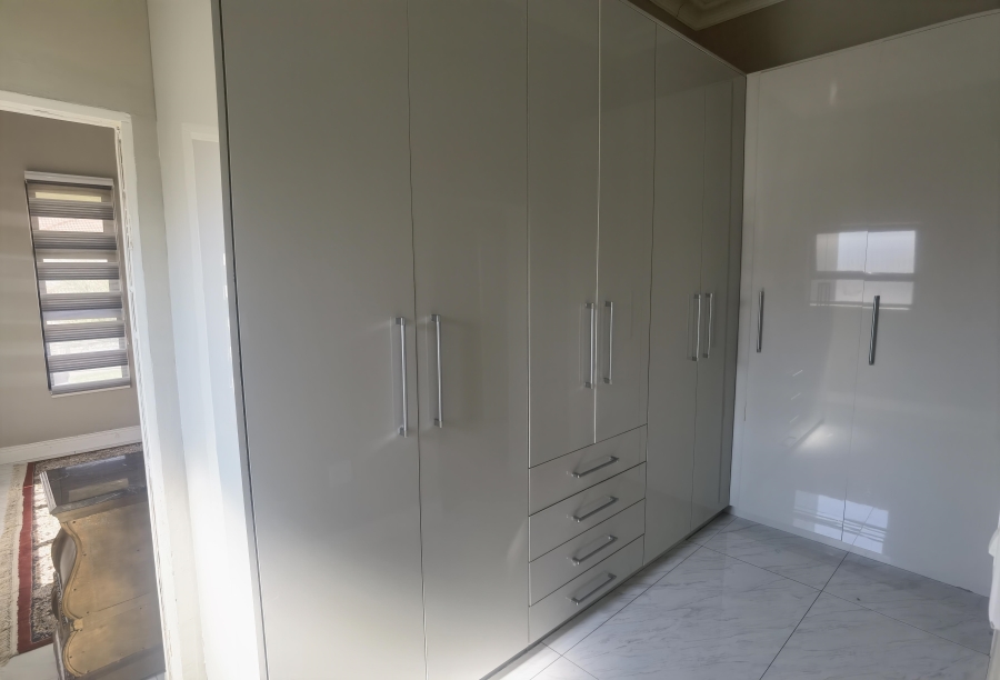 6 Bedroom Property for Sale in Blue Valley Golf Estate Gauteng
