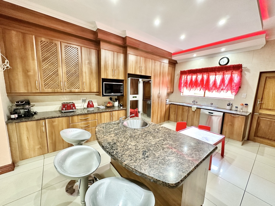 6 Bedroom Property for Sale in Blue Valley Golf Estate Gauteng