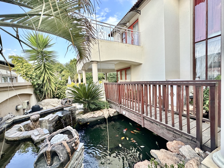 6 Bedroom Property for Sale in Blue Valley Golf Estate Gauteng