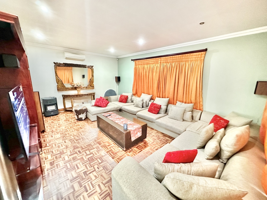 6 Bedroom Property for Sale in Blue Valley Golf Estate Gauteng