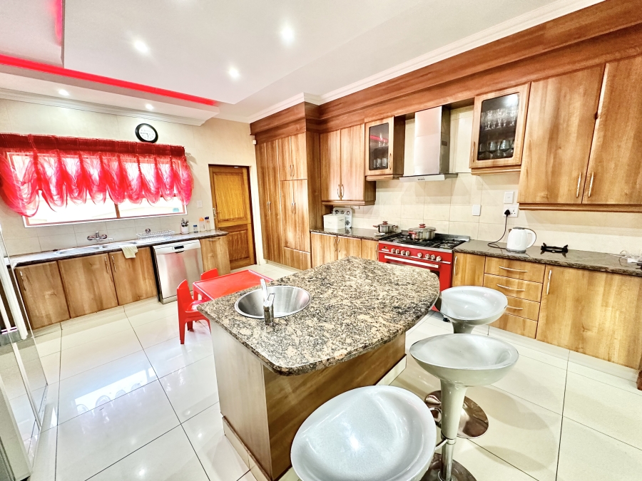 6 Bedroom Property for Sale in Blue Valley Golf Estate Gauteng