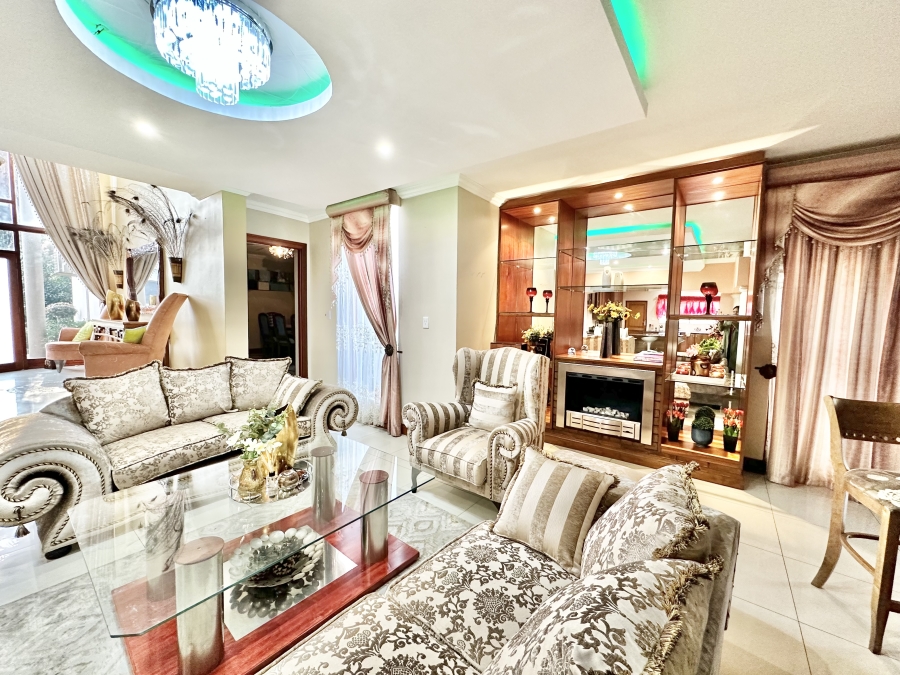 6 Bedroom Property for Sale in Blue Valley Golf Estate Gauteng