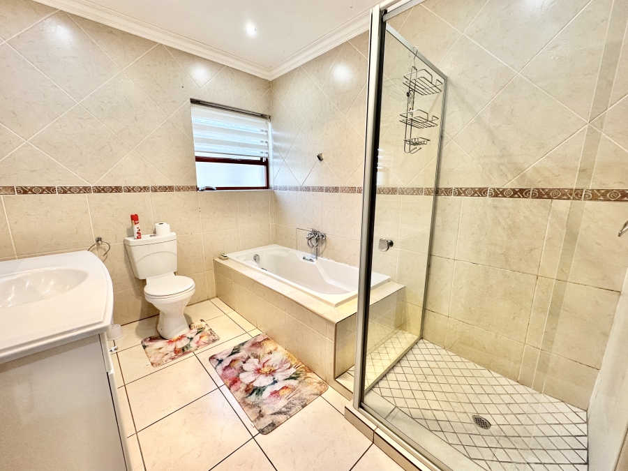 6 Bedroom Property for Sale in Blue Valley Golf Estate Gauteng
