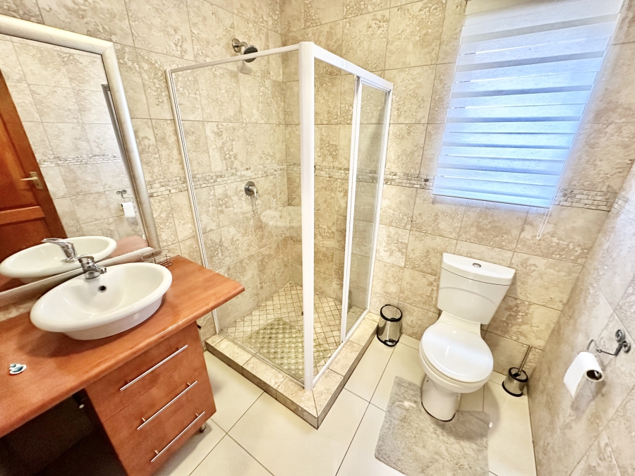 6 Bedroom Property for Sale in Blue Valley Golf Estate Gauteng