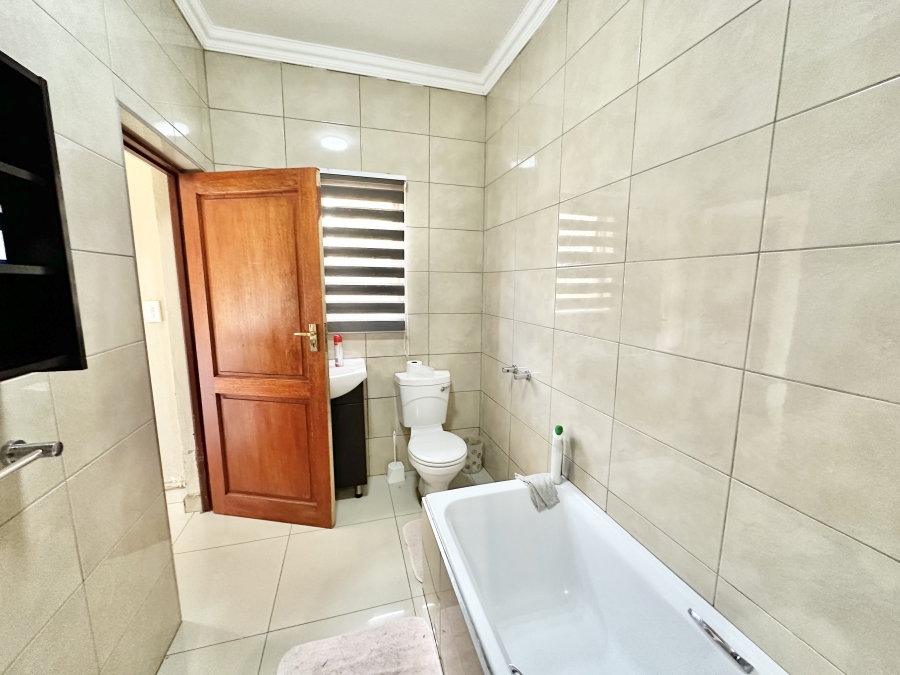 6 Bedroom Property for Sale in Blue Valley Golf Estate Gauteng