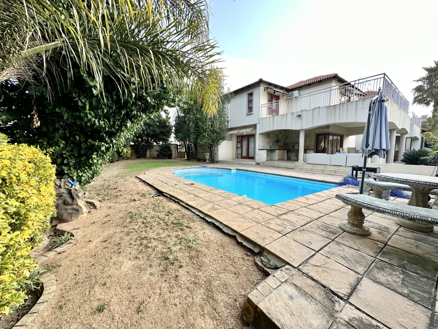 6 Bedroom Property for Sale in Blue Valley Golf Estate Gauteng