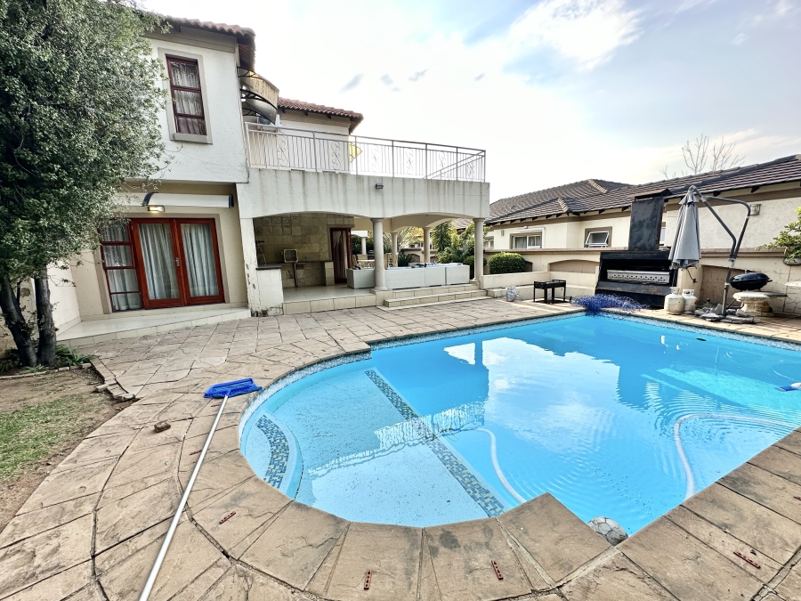 6 Bedroom Property for Sale in Blue Valley Golf Estate Gauteng