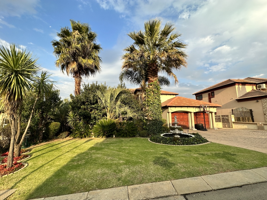 6 Bedroom Property for Sale in Blue Valley Golf Estate Gauteng