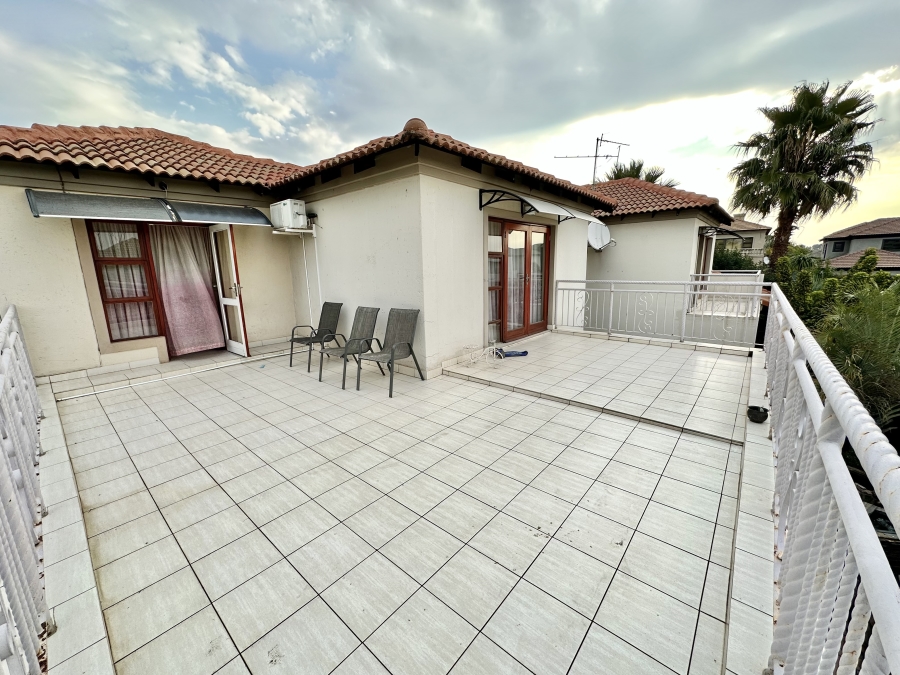 6 Bedroom Property for Sale in Blue Valley Golf Estate Gauteng