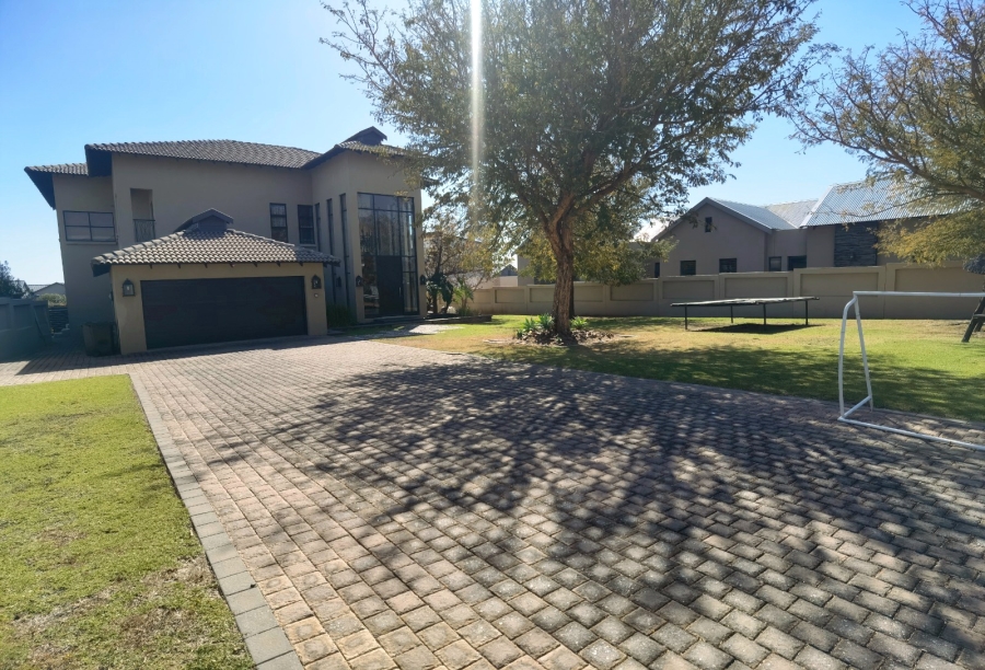 4 Bedroom Property for Sale in Copperleaf Estate Gauteng