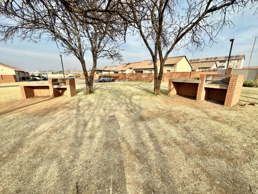 3 Bedroom Property for Sale in Monavoni Gauteng