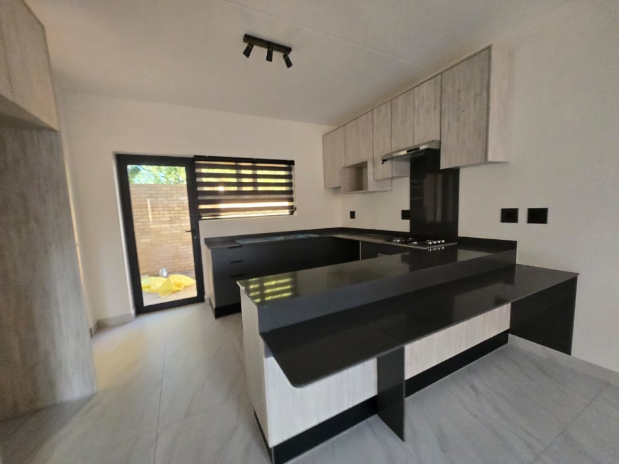 To Let 2 Bedroom Property for Rent in Bryanston Gauteng