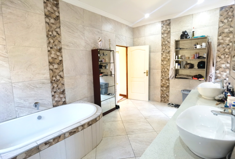 4 Bedroom Property for Sale in Blue Valley Golf Estate Gauteng