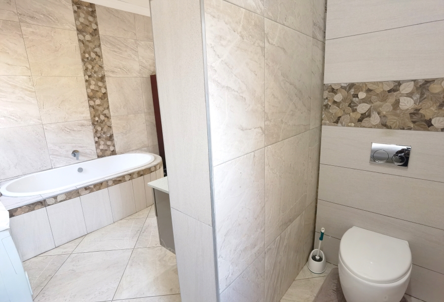 4 Bedroom Property for Sale in Blue Valley Golf Estate Gauteng