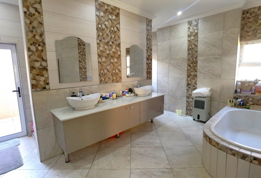 4 Bedroom Property for Sale in Blue Valley Golf Estate Gauteng