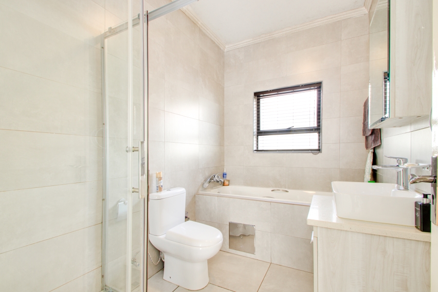 2 Bedroom Property for Sale in Broadacres Gauteng