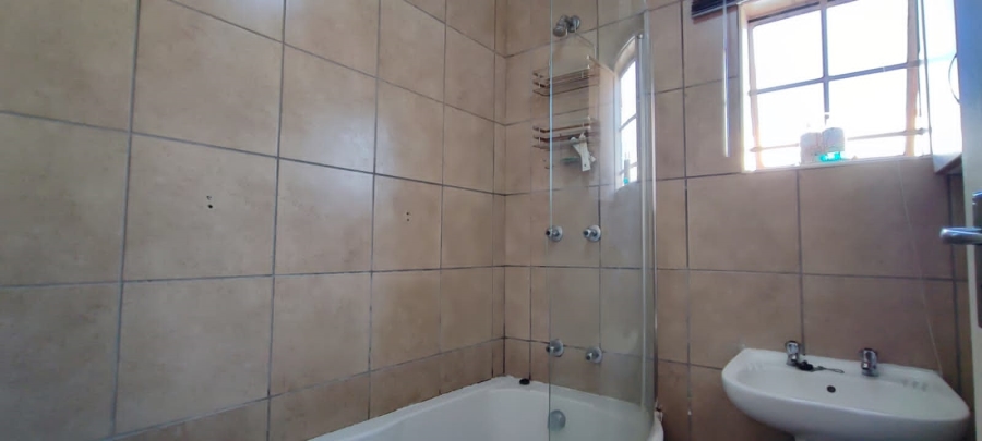 2 Bedroom Property for Sale in Thatch Hill Estate Gauteng