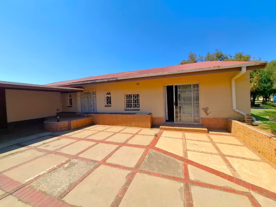 7 Bedroom Property for Sale in Mooilande Gauteng