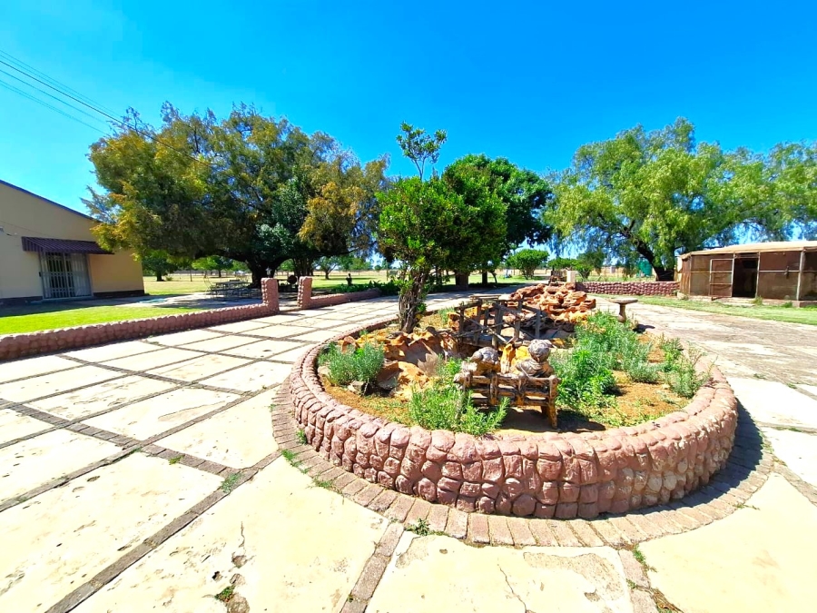 7 Bedroom Property for Sale in Mooilande Gauteng