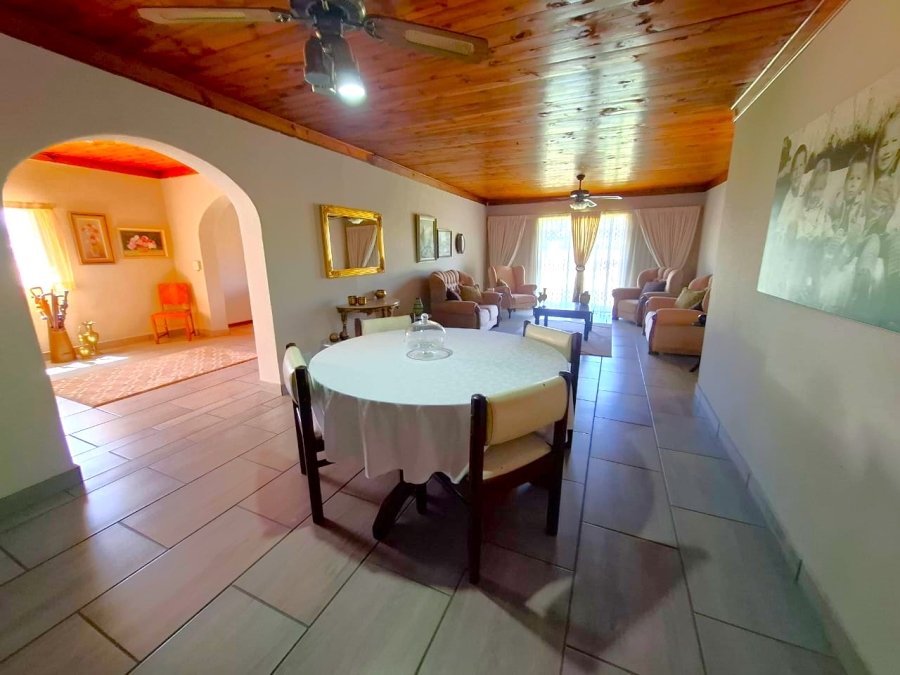 7 Bedroom Property for Sale in Mooilande Gauteng