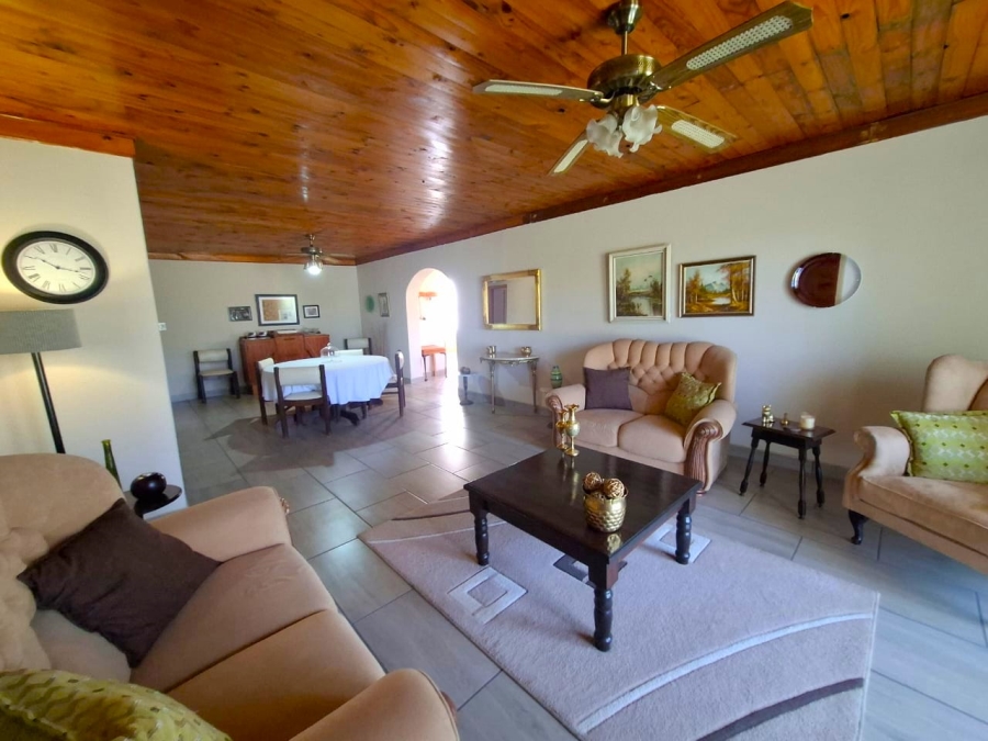 7 Bedroom Property for Sale in Mooilande Gauteng